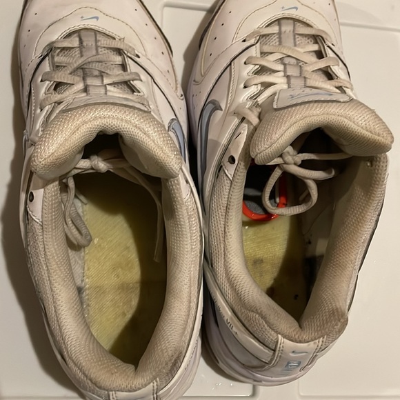 Women Nike Shoes - Picture 5 of 6